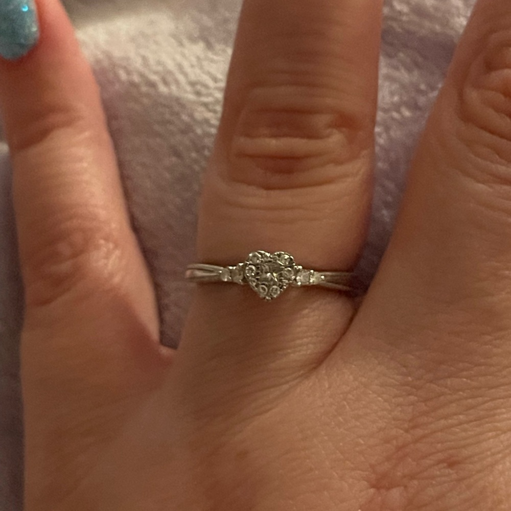 Heart diamond promise ring white gold